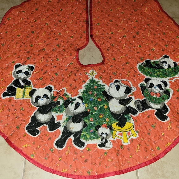 Vintage Panda Bear Quilted Christmas Tree Skirt - Picture 4 of 4